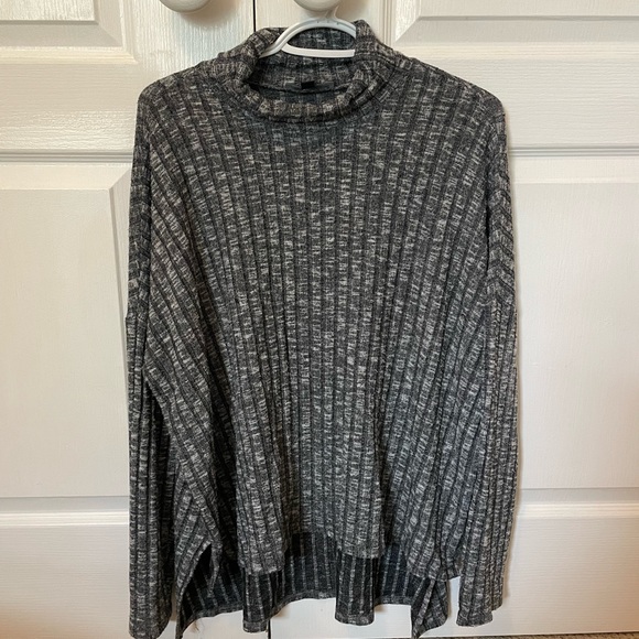 American Eagle Outfitters Sweaters - American eagle women’s turtleneck